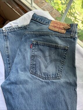 Vintage Levi's Men's 501 button fly 33x36.